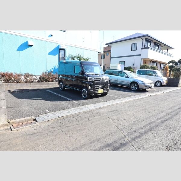 エミーハイツ 駐車場