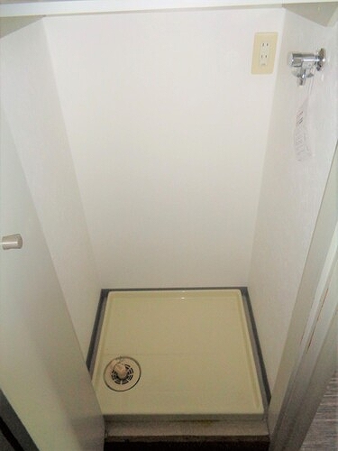 カルトゥーシュ芦花 室内洗濯機置場　※2019年7月撮影