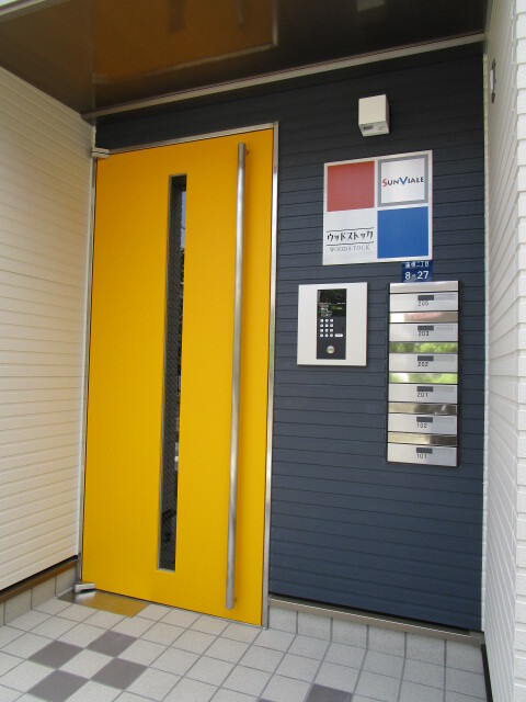 ウッドストック エントランス