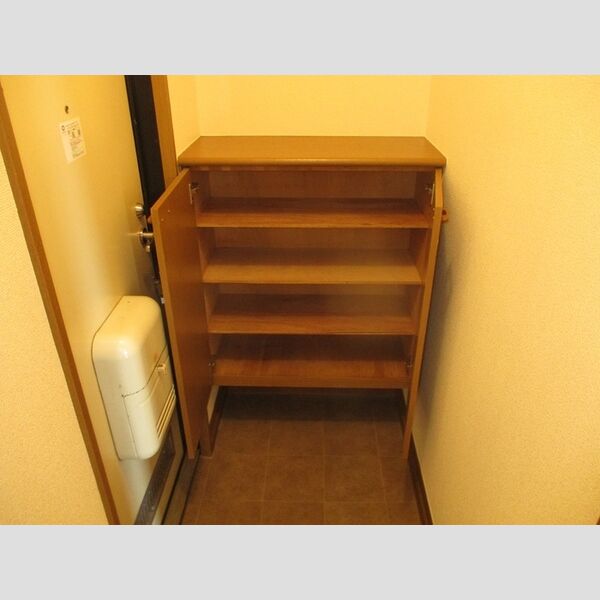 メゾンフォレスト　B101号室 シューズボックス