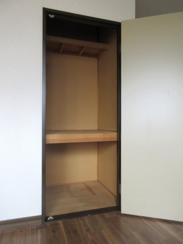 コーポ三晃Ｂ 洋室２　収納　※別号室の参考写真です(現況優先・仕様違いの場合あり)