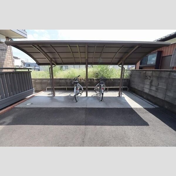 グランメール 駐輪場