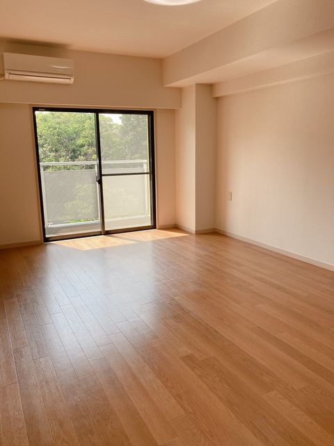 ラ・クラッセ西寺尾0706号室 リビング