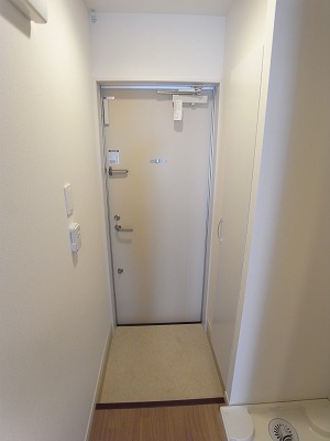 リブリ・YAMATO1階 玄関