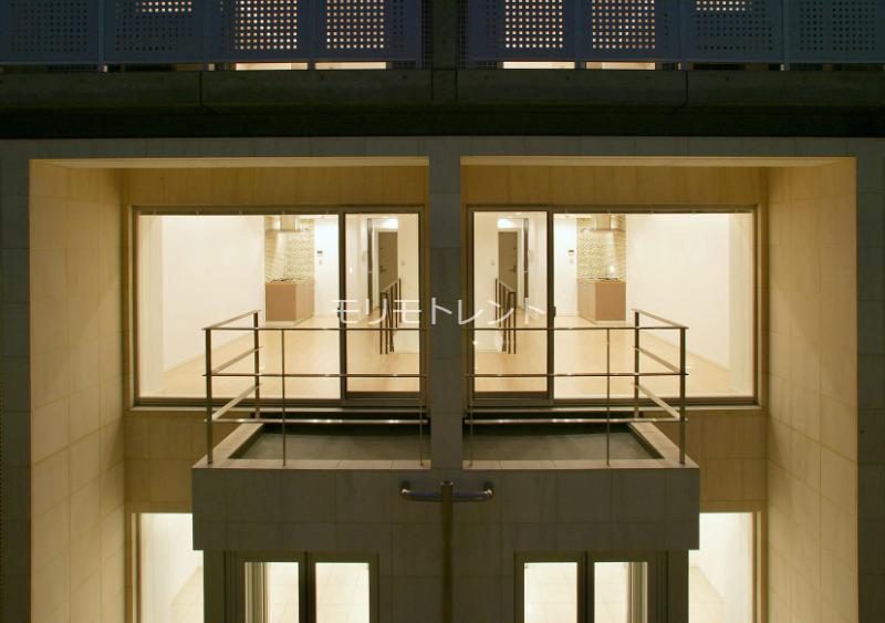 カスタリア芝公園5階 外観（Cタイプドライエリアより室内をみる）