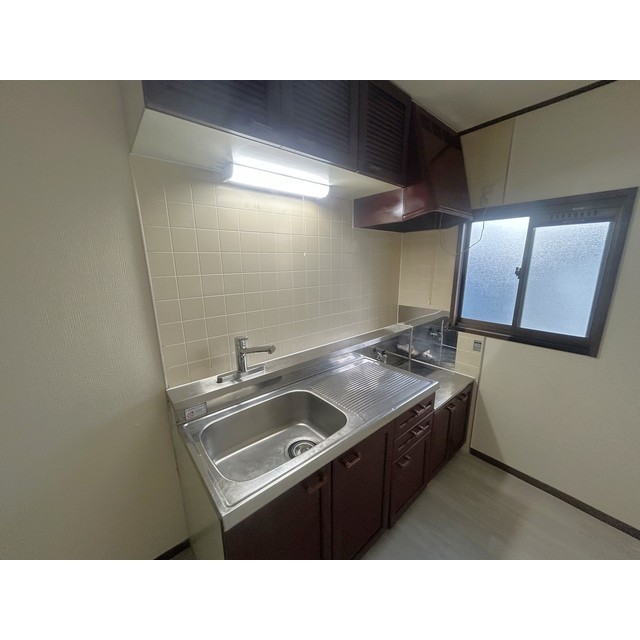 グランデュール瀬戸岡203号室 キッチン