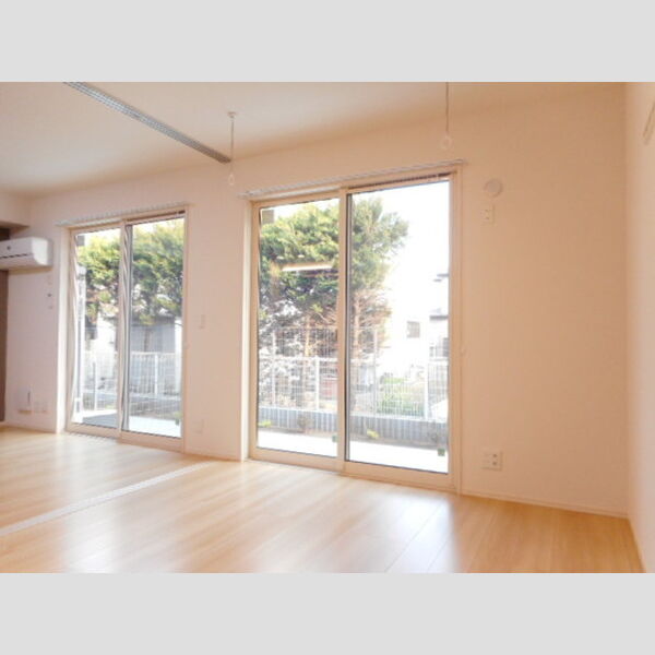 イーリスガーデン リビング全景