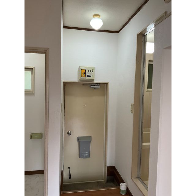 シャトー青葉102号室 玄関