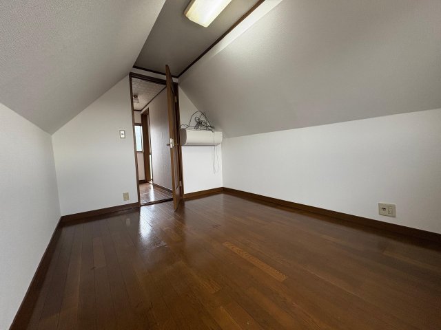 アルストロメリア 屋根裏スペースのお部屋です。秘密基地みたいで良いですね。