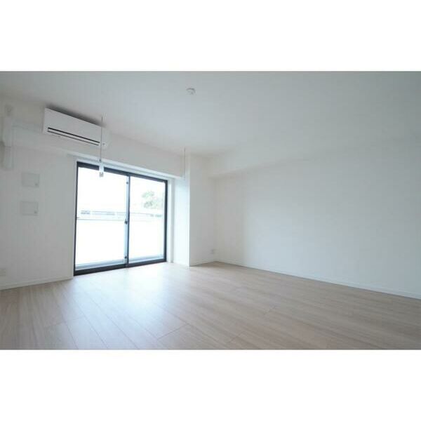 ブルーウッド金沢八景301号室 リビング