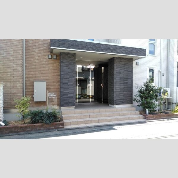 パレス　グランディオーサ エントランス