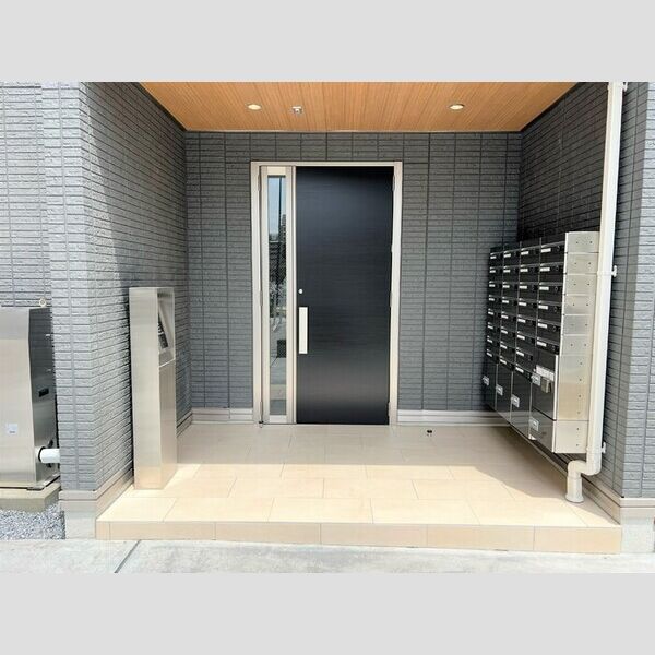 セレスティア大谷田305号室 エントランス　オートロック　集合ポスト　宅配ボックス