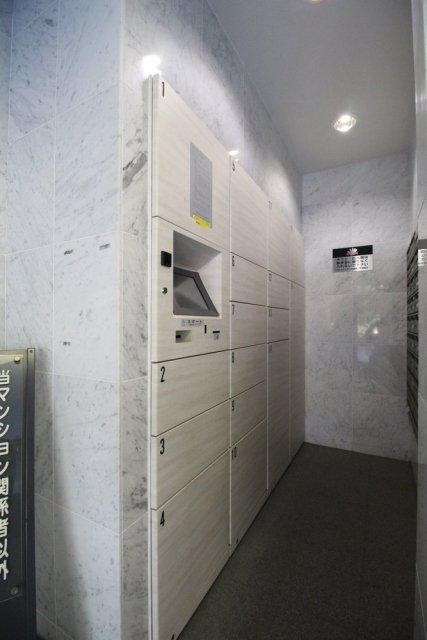 パレステュディオ南青山7階 宅配BOX