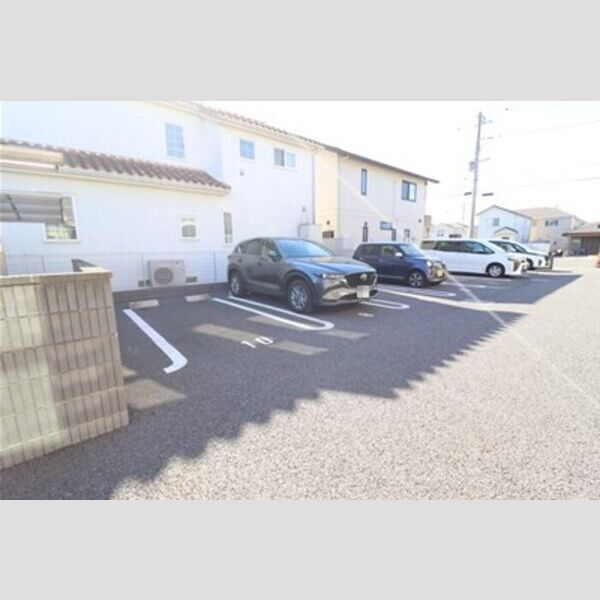 ユグドラシル 駐車場