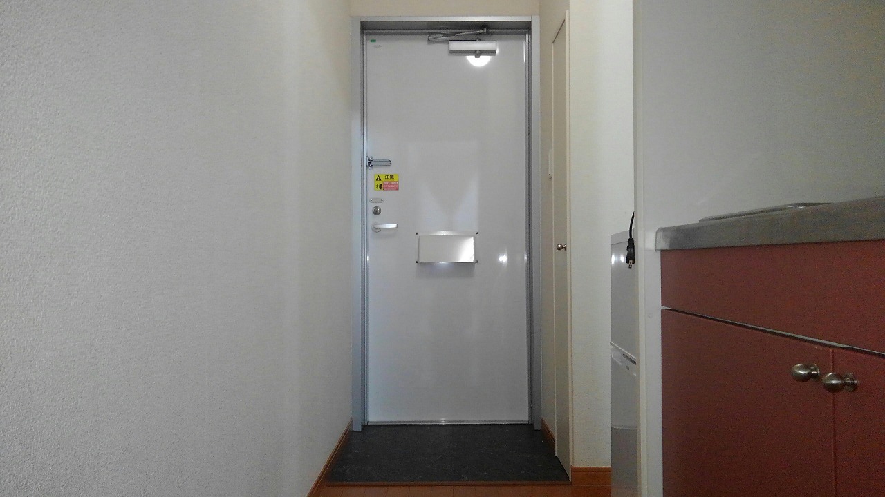 レオパレスロワール郡本206号室 玄関