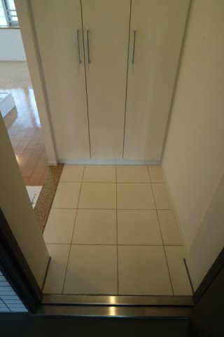 プライムアーバン四谷外苑東1302号室 玄関