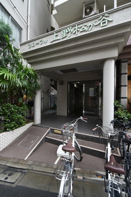 フローラル上野松が谷6階 エントランス