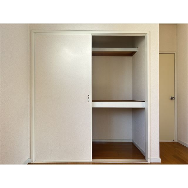 広野コーポ2F号室 押入タイプの収納付き♪