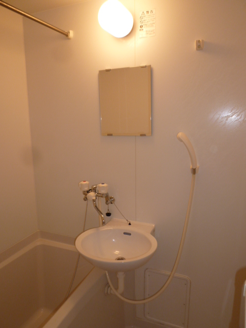 レオパレスグレイス202号室 浴室乾燥機付き