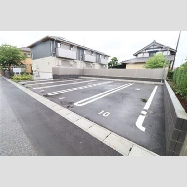 【つつこ】フリージア 駐車場