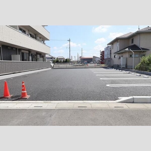 リアルコートE 駐車場