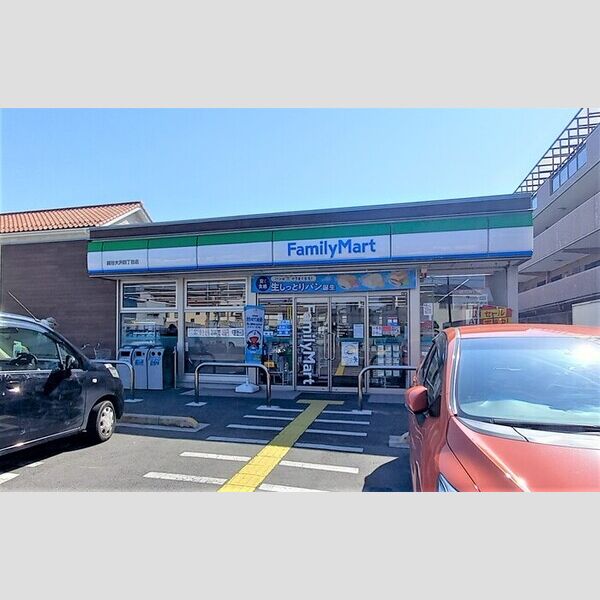 REXIA大沢 ファミリーマート越谷大沢四丁目店　609m