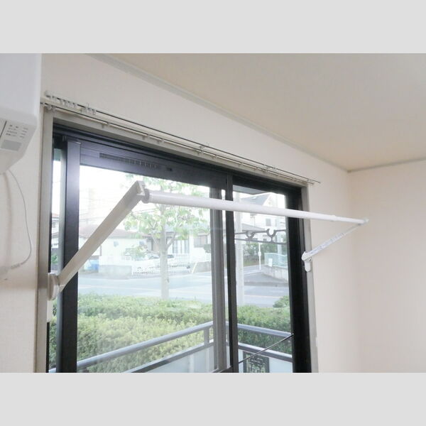 ヴァンベール東川口　Ⅴ105号室 室内物干しバー