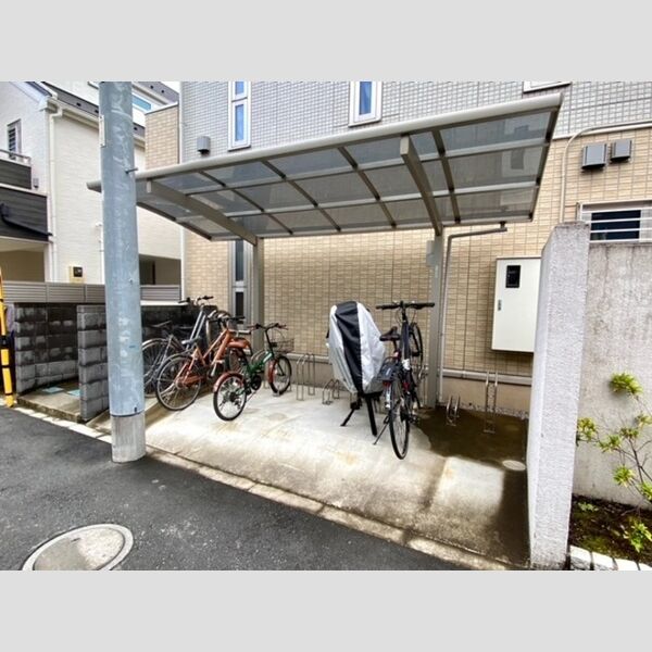 Plemier西大井103号室 屋根付き駐輪場