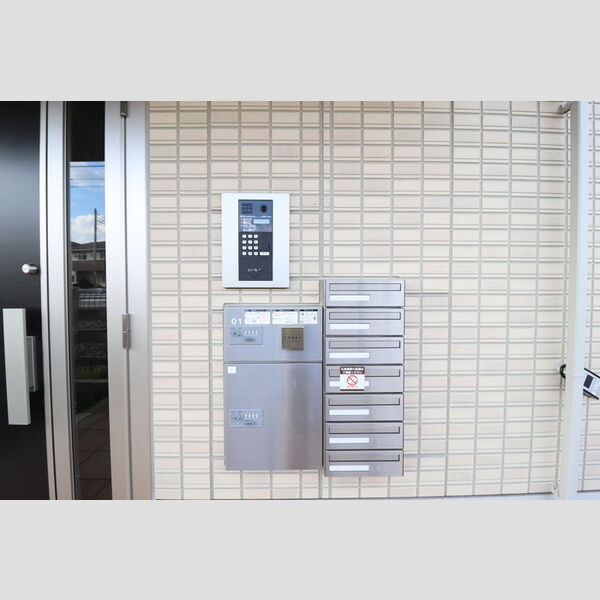 メルヴェイユおおたかの森Ⅱ201号室 オートロック　集合ポスト　宅配ボックス