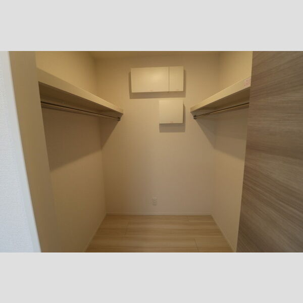 インペリアルヒルズ101号室 ウォークインクローゼット