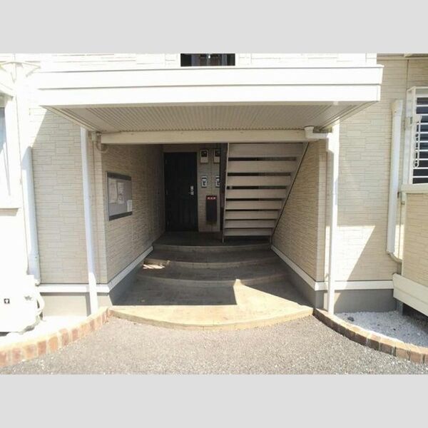 シャトーフェニックス　A エントランス