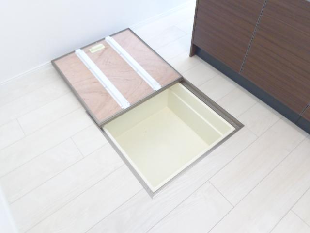 オーク　テラス106号室 床下収納
