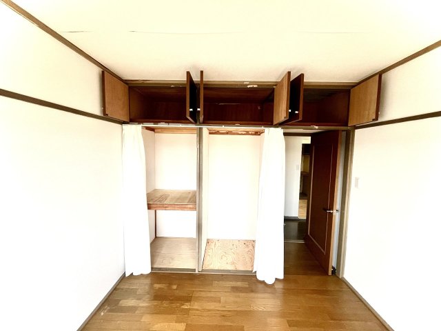 くずは台団地7号棟303号室 各部屋に収納があるのでお部屋を広くキレイに使えます