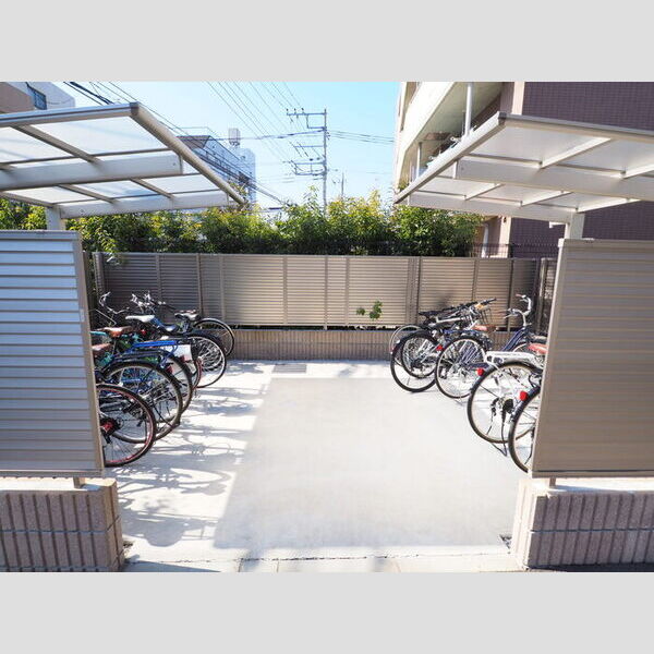 East GARDEN 綱島 駐輪場