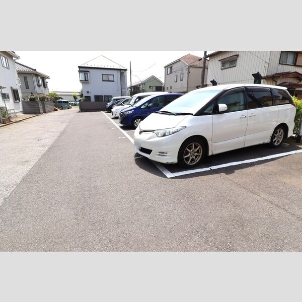 ソリエガーデン 駐車場