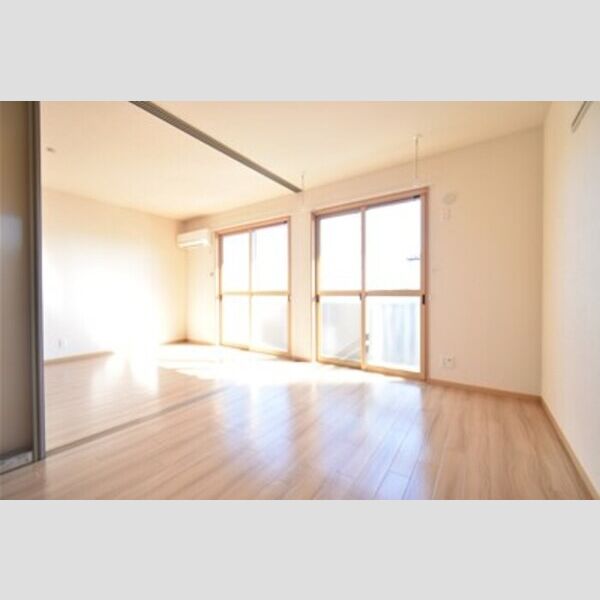 ガーデンハウス201号室 居室とリビングダイニング