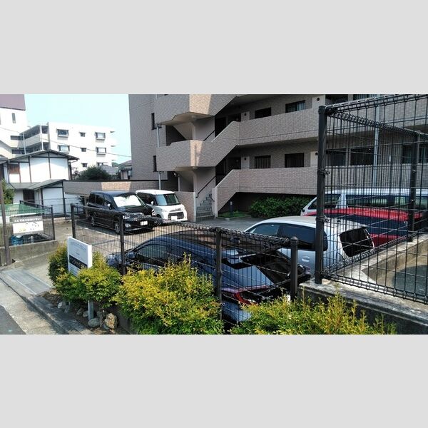サンシャイン湘南 敷地内駐車場　別途、いずみ第一駐車場あり