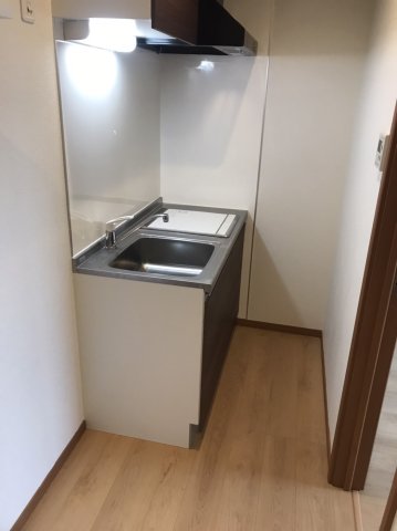 ブリーゼ金沢文庫301号室 キッチン