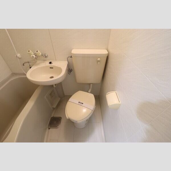 コンフォール小泉303号室 トイレ