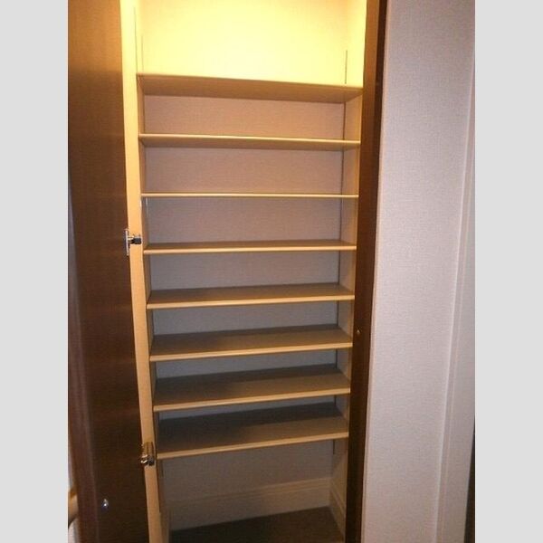 ハーネ・ユーエム・希望ヶ丘102号室 玄関収納