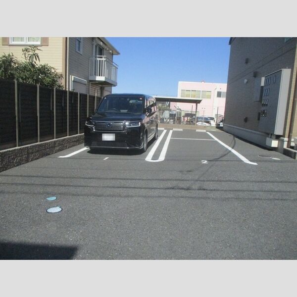 レムロード・M 駐車場