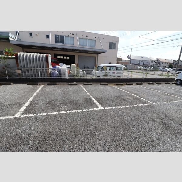 ニューエクセルハイム 駐車場
