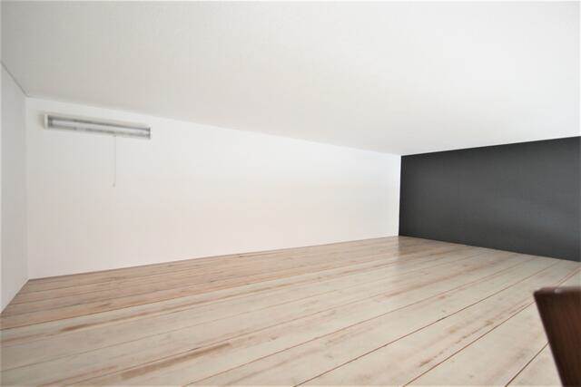 シャルマン生田Ⅱ1階 別部屋の写真が含まれております