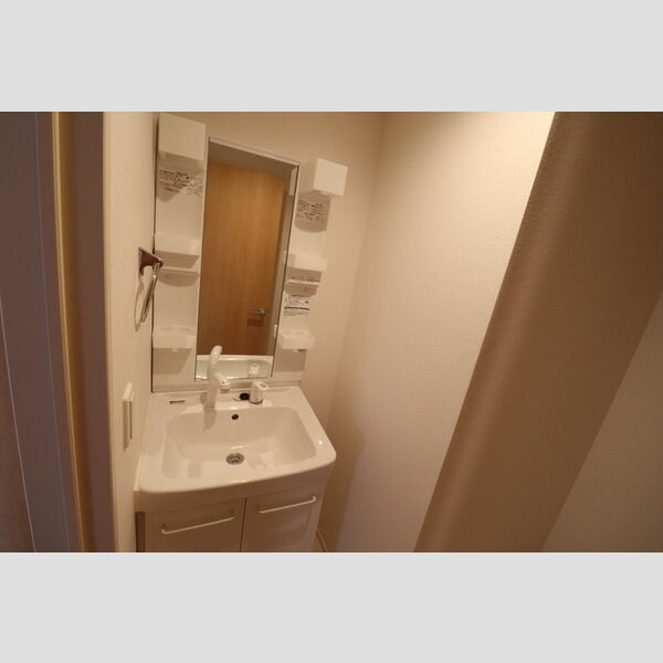 新川崎ヴィラージュA201号室 洗面