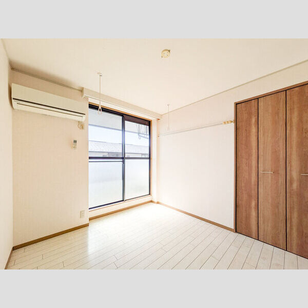 ヴァンベール神山　Ⅱ301号室 洋室