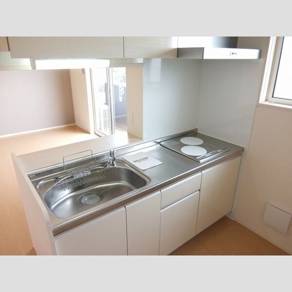 フローラル 側窓つきの明るい対面キッチン