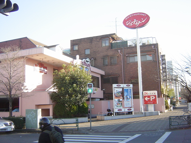 ハッピーヴィレッジ ファミレスまで80ｍ