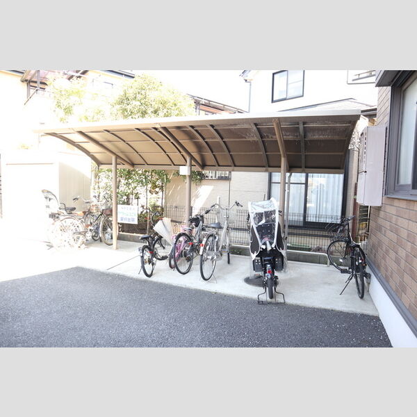 リリー坂下　A/BB102号室 駐輪場