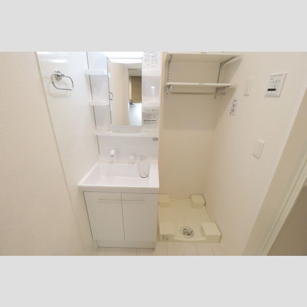 Resilience　B 洗髪洗面化粧台・室内洗濯機置き場