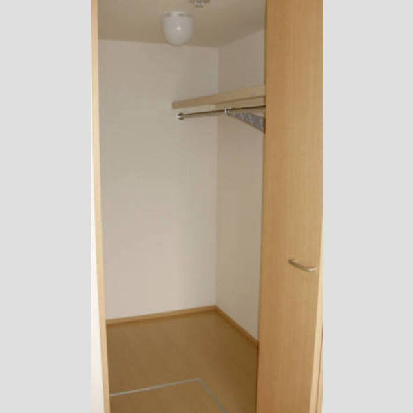 アミュナータ205号室 ウォークインクローゼット